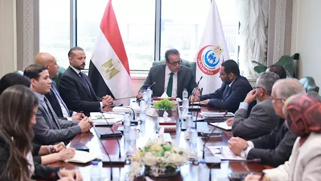 وزير الصحة يبحث تطوير مستشفى الفيوم العام وتعزيز القوافل الطبية
