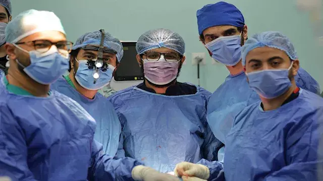مجمع السويس الطبي ينجح في توطين جراحات الوجه والفكين الدقيقة