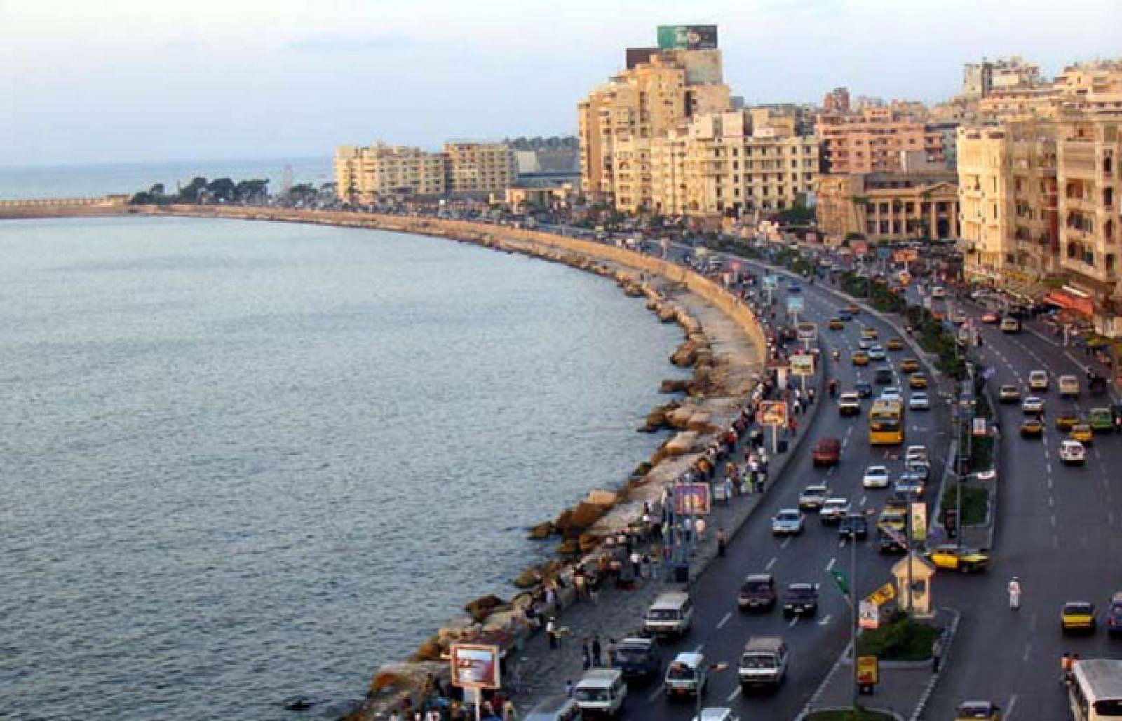 بسبب الشبورة الكثيفة.. محافظة الإسكندرية تحذر قائدي المركبات من انخفاض الرؤية