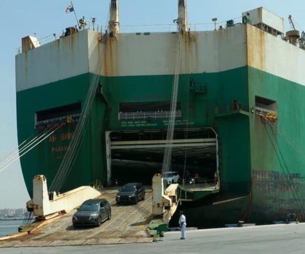 مينائى شرق وغرب بورسعيد يستقبلان سفينتي دحرجة سيارات خلال يومين