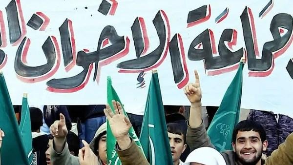 منير أديب: الإخوان تتفكك إلى 4 جبهات.. وصراع المال والنفوذ يشعل الانقسامات