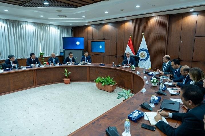 مصر والصين تدفعان بمشروعات استراتيجية في قطاع البتروكيماويات وتوطين بعض المنتجات