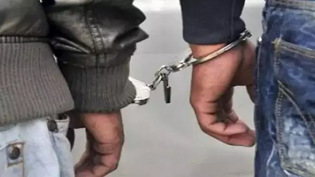 الداخلية تضبط شخصين ظهرا في فيديو أثناء تعاطي المخدرات بإمبابة