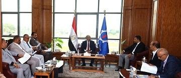 محافظ السويس خلال لقائه مع النواب: نعمل على تلبية احتياجات الأهالي وتحسين جودة الحياة
