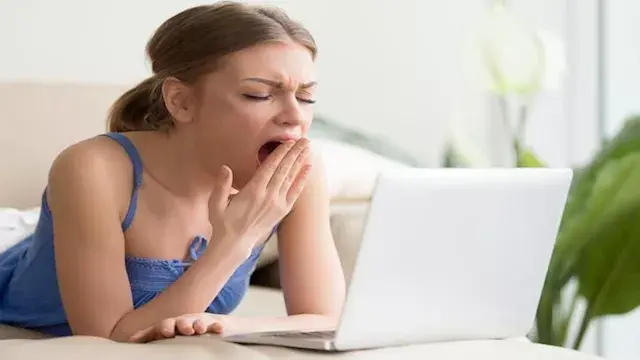 هل يرفع السهر المتكرر خطر الإصابة بالسكري وأمراض القلب؟