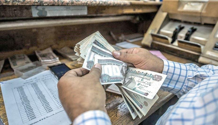 نقص السيولة وتباطؤ نمو الودائع يدفعان البنوك للتوسع فى طرح شهادات مرتفعة العائد