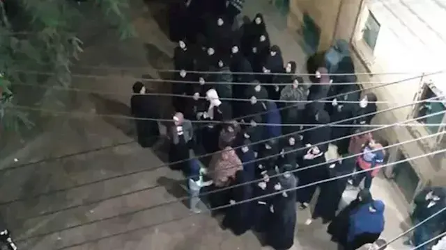 بالدموع والحزن.. تشييع جثامين عمال الفيوم ضحايا أمواج "سيدي حنيش" في مطروح لمثواهم الأخير