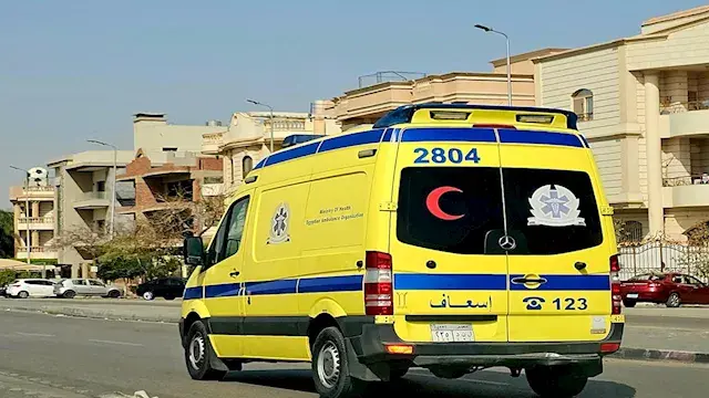 لفتة إنسانية.. نقل سيدة مريضة من خيمة متهالكة للمستشفى أثناء حملة إشغالات