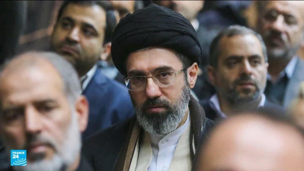 الرئيس الإيراني يقول إن التواصل مع المرشد الأعلى مجتبى خامنئي "صعب للغاية" حاليا