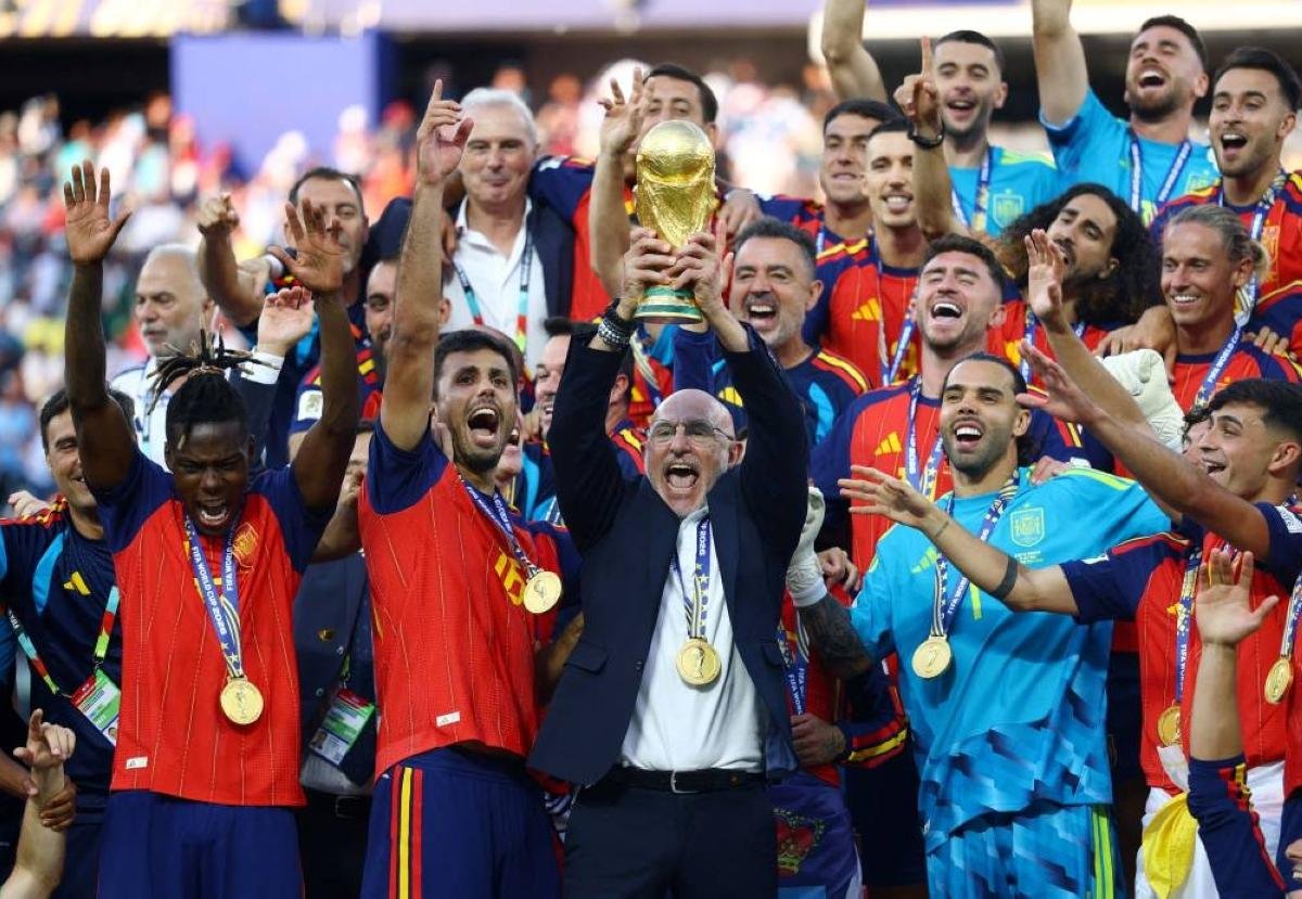 Spain coach De la Fuente hails world-class players