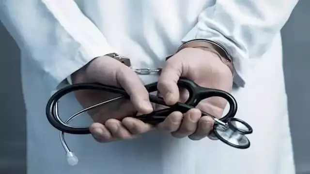 "سقطني بالعافية".. تفاصيل جريمة مؤسفة المتهم طبيب والضحية مضيفة طيران