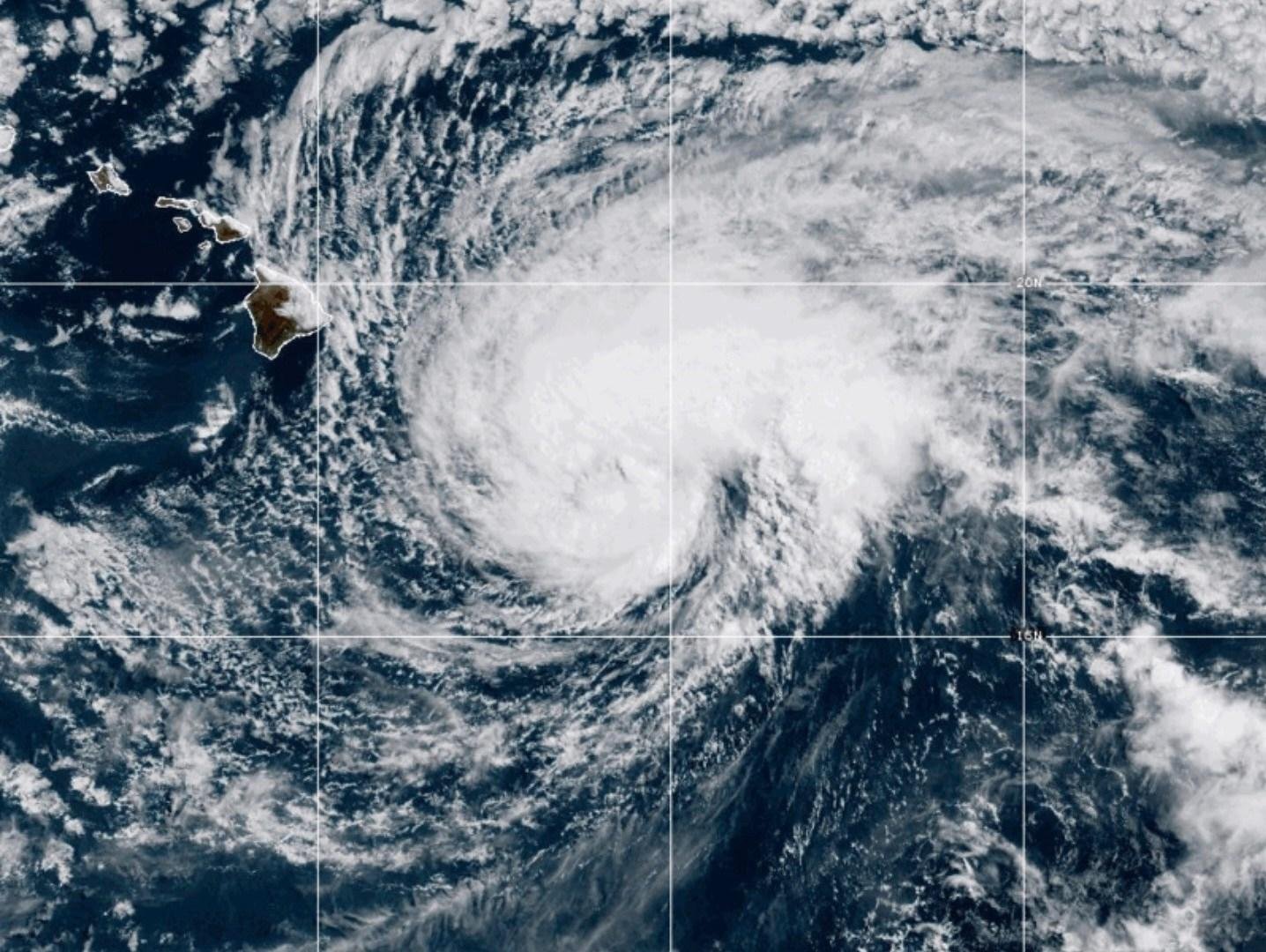 Storm Lala strengthens into a Category 1 hurricane as it nears Hawaii