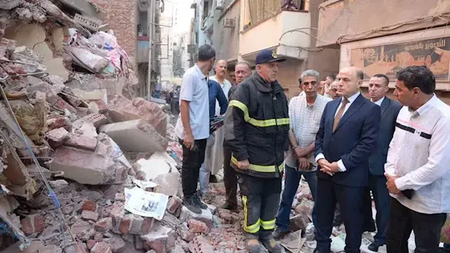 انتشال 4 ضحايا من تحت أنقاض عقار زفتى المنهار.. وتوجيه عاجل من محافظ الغربية