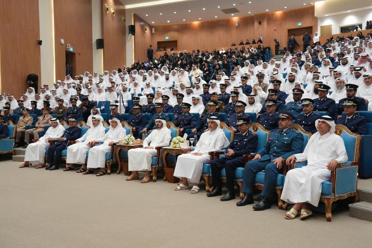 &nbsp;وزير الداخلية يشهد حفل تخريج الدفعة الثانية من طلبة برنامجي ماجستير القانون والدراسات الأمنية في أكاديمية الشرطة