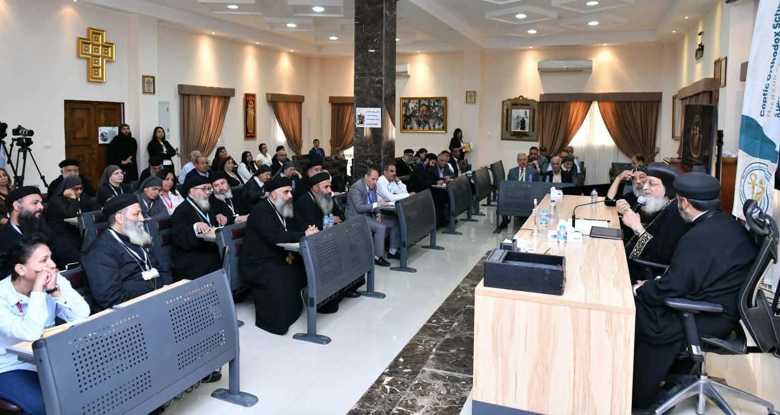 البابا تواضروس الثاني يلتقي الممثلين القانونيين ومديري المدارس القبطية
