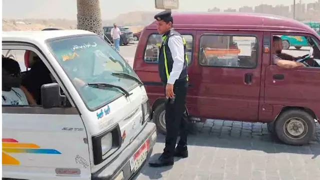 بالصور.. حملة مرورية مكبرة بحلوان ومصر القديمة ودار السلام