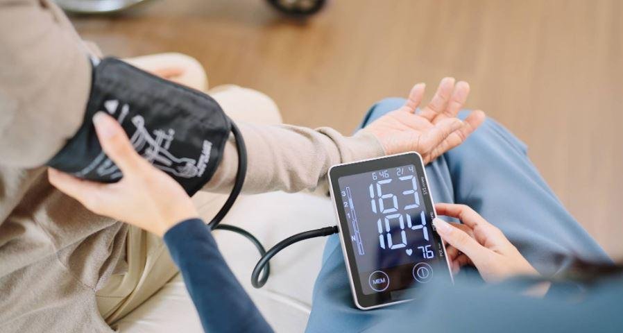 دليل مريض الضغط المرتفع.. من الملح الخفي إلى الفحوصات الدورية وقراءات الضغط الصحيحة