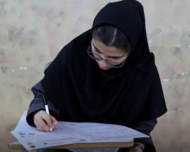 إيران.. سؤال بأحد الامتحانات يتناول تداعيات اغتيال علي خامنئي واختيار مجتبى خلفا له