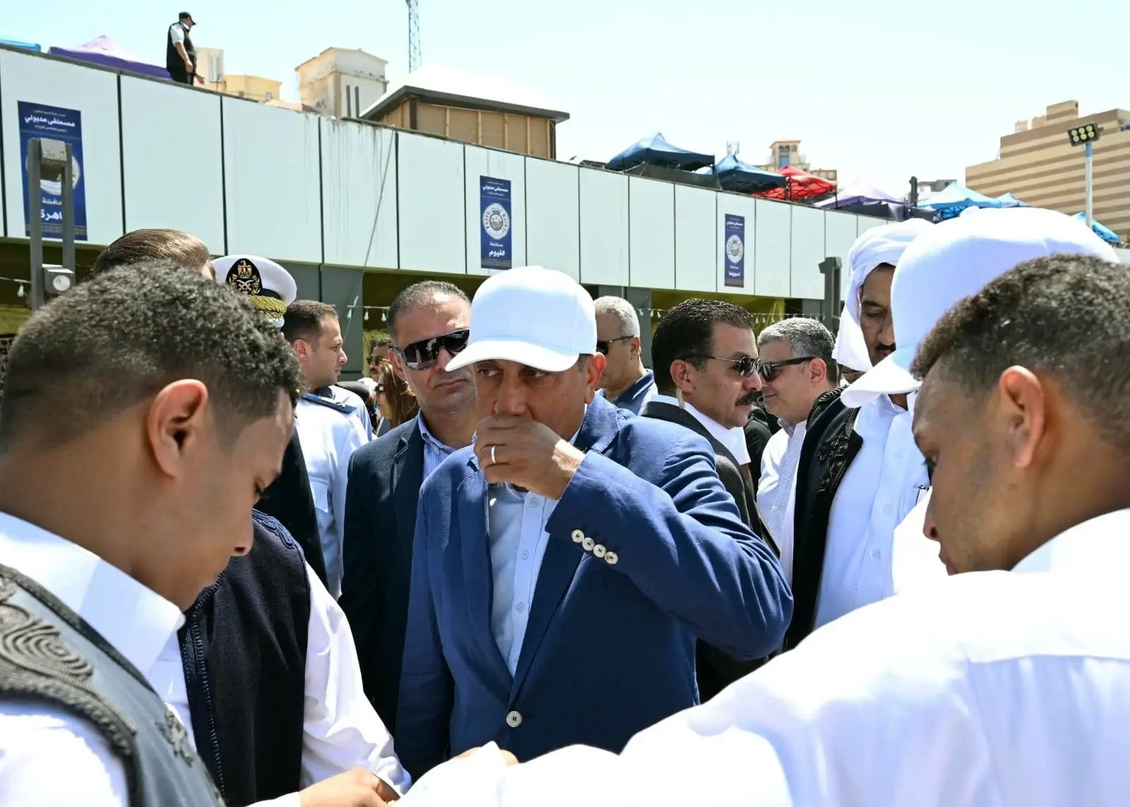 رئيس الوزراء يفتتح كورنيش 30 يونيو المطور بمطروح.. ويتفقد معرض «كنوز مصر»