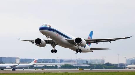 الصين تختبر نسخة مطوّرة من طائرة C919 المدنية