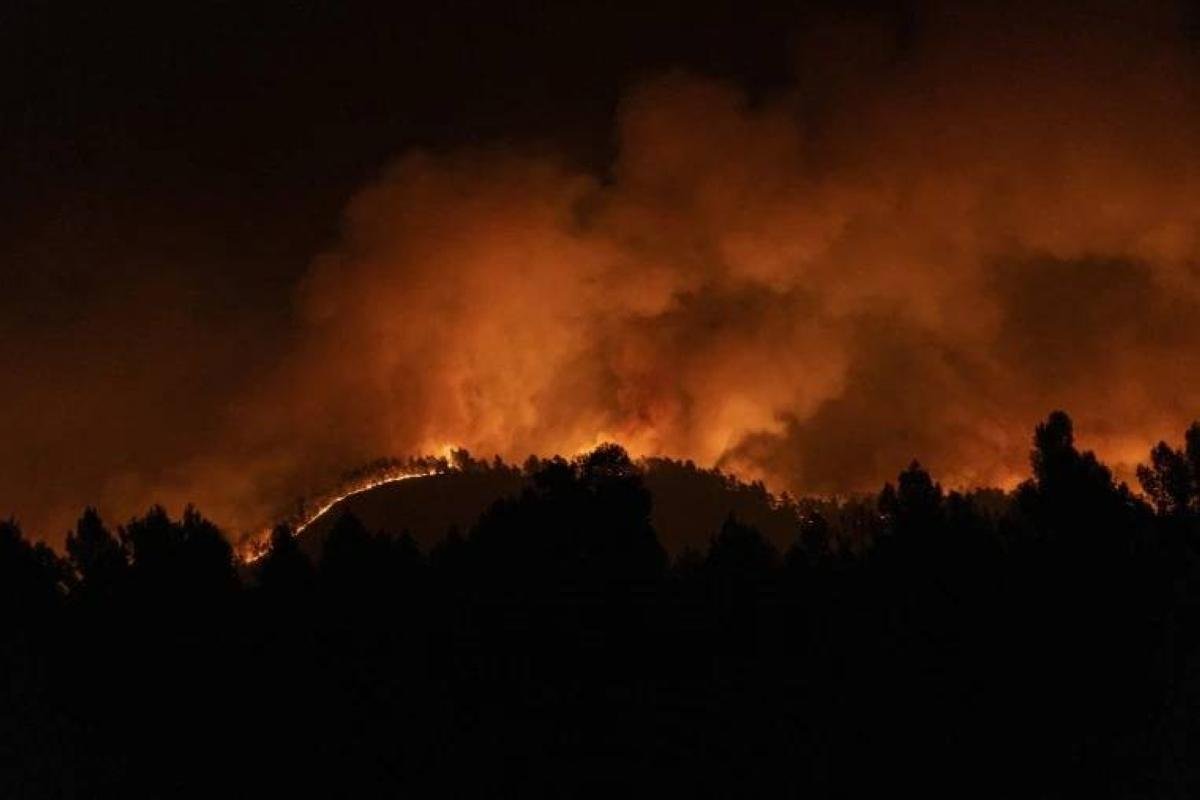Hundreds evacuated from major new Spanish wildfire