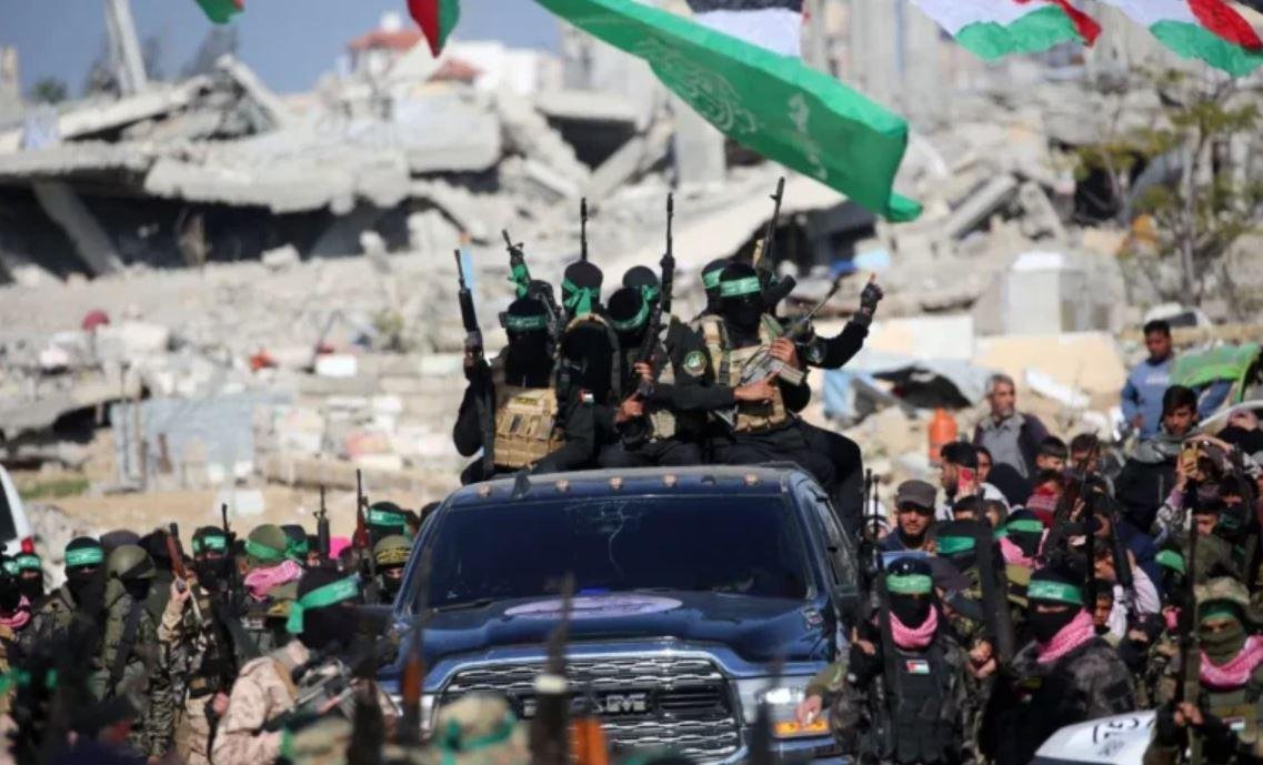 استطلاع: 72% من الفلسطينيين يرفضون نزع سلاح حماس في غزة قبل انسحاب الاحتلال