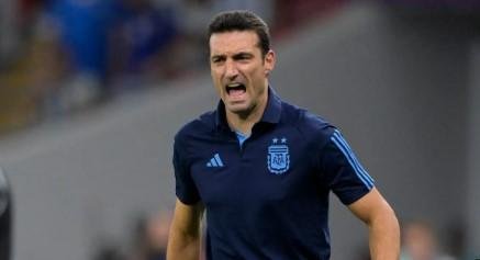 رئيس الاتحاد الأرجنتيني: أولويتنا استمرار سكالوني مع المنتخب