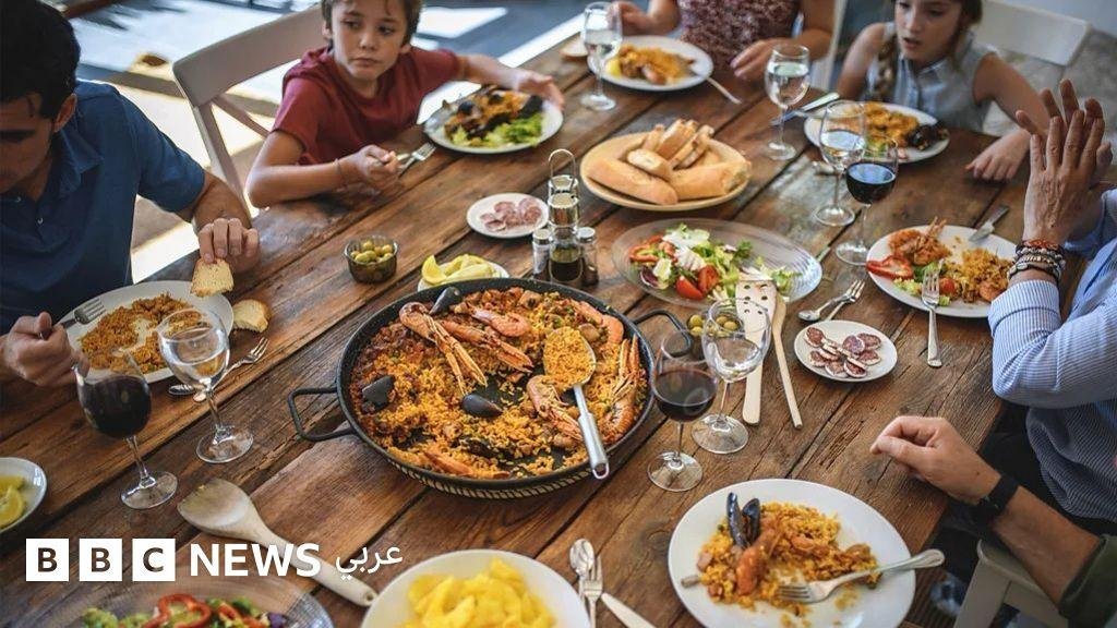 هل نخطئ في توقيت وجباتنا؟ إليك أفضل وقت لتناول العشاء