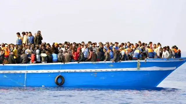 تقارير تتهم إيران باستغلال قوارب المهاجرين لتهريب عملاء إلى بريطانيا