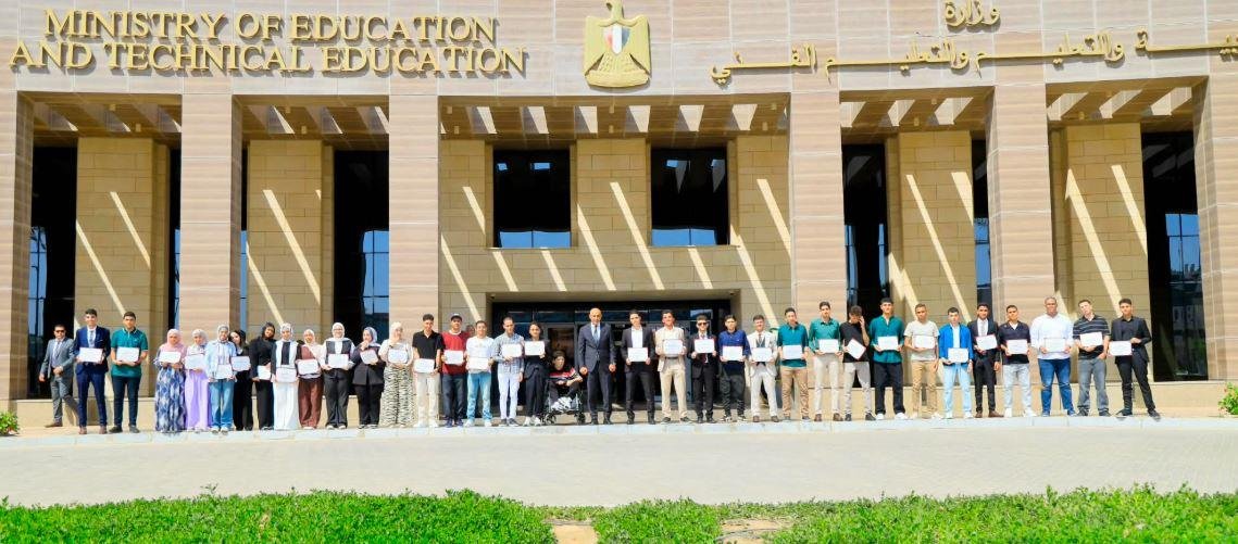 وزير التعليم يكرم أوائل الثانوية العامة: الحفاظ على التفوق أصعب من الوصول إليه.. وأثق في قدرتكم على مواصلة النجاح