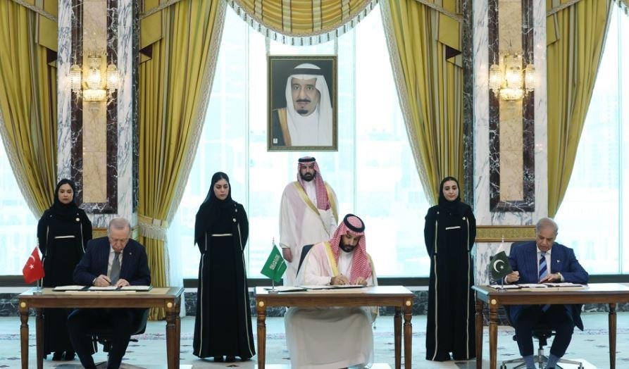 السعودية وتركيا وباكستان توقع اتفاق مكة للدفاع المشترك