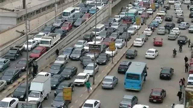كثافات متحركة على الطرق.. تعرف على الحالة المرورية بالقاهرة والجيزة