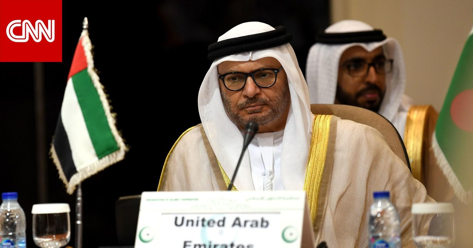 قرقاش يرد على شائعات "إلغاء إقامات العمالة" و"تقديم تسهيلات مالية لإيران".. هذا ما قاله