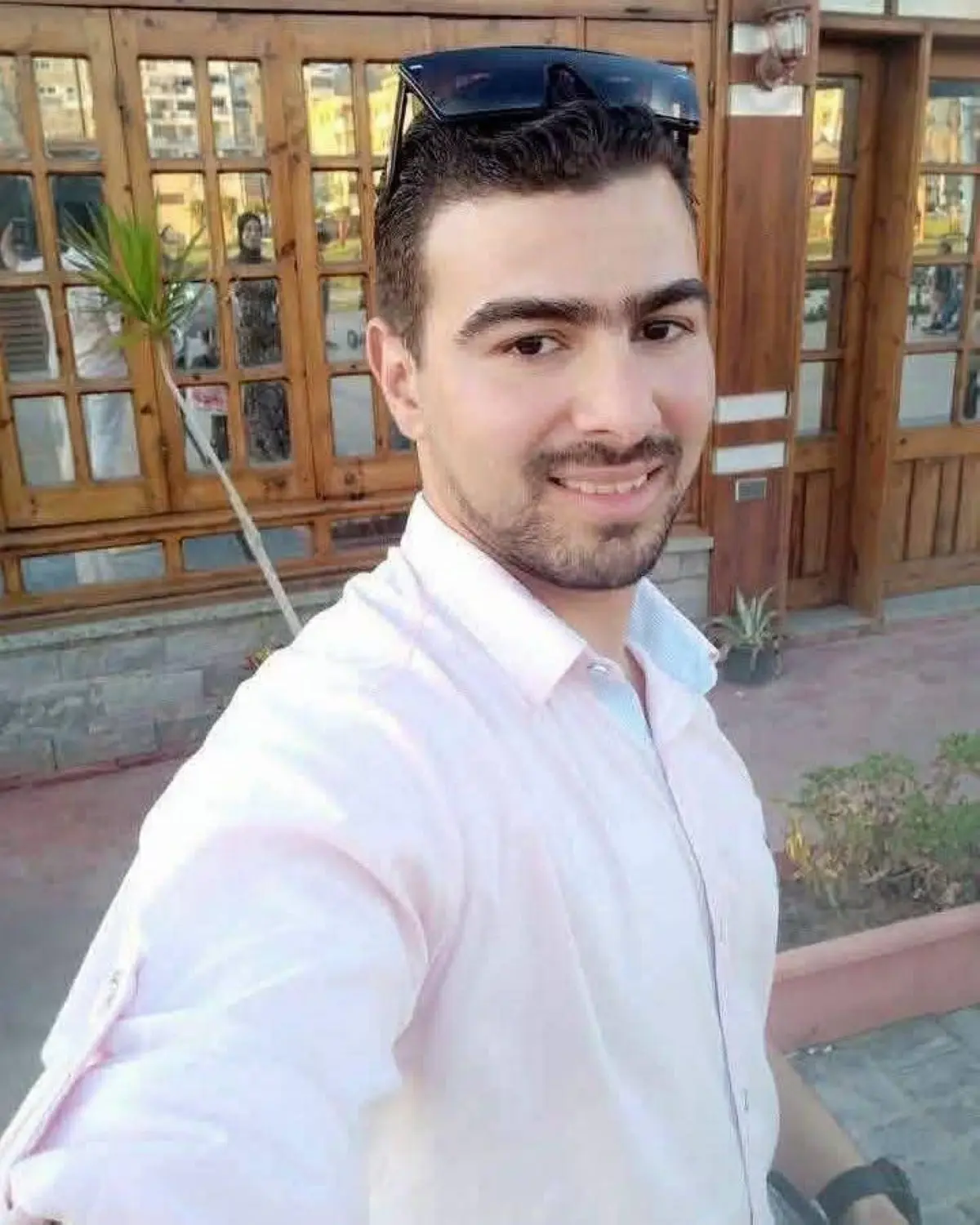 عريس جديد ينتظر مولوده الأول.. نقل جثمان غريق شاطئ غرب بورسعيد إلى مشرحة مستشفى النصر وسط حزن وصراخ أسرته