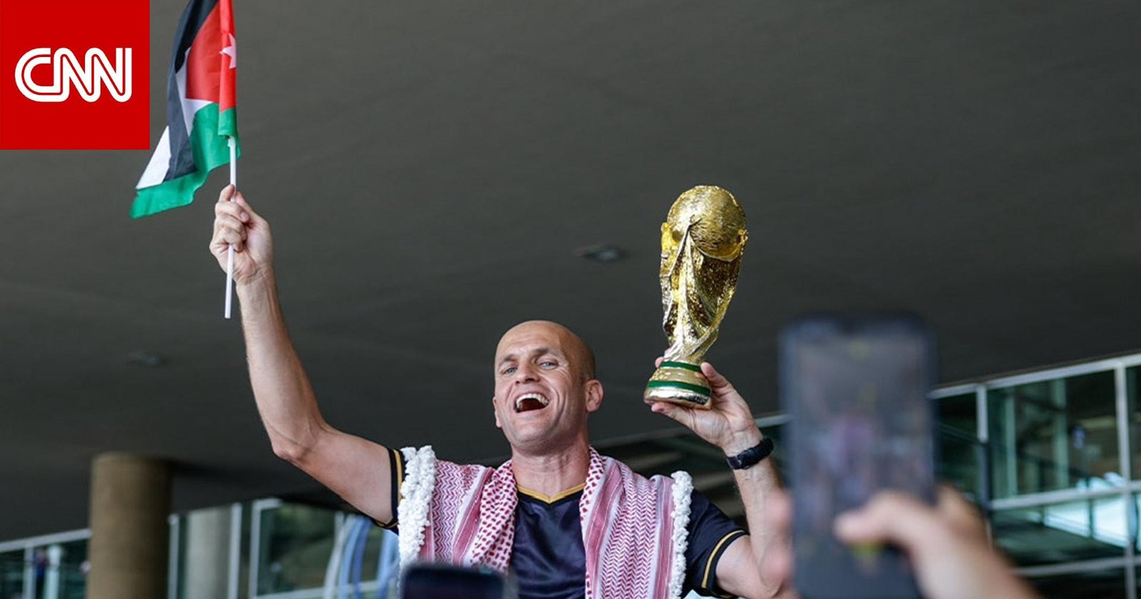 بعد مشاركته في كأس العالم.. طاقم حكام أردني يحظى باستقبال حافل عند وصوله لعمّان