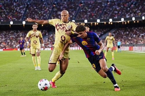 برشلونة يتوج بكأس خوان جامبر بثنائية أمام الأهلي