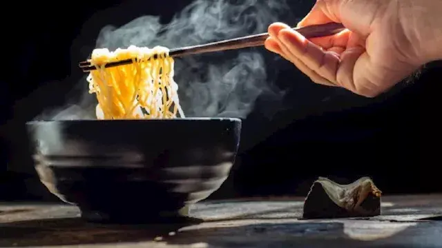 بعد تحذير طبيبة عقب تسمم طفليها.. 7 أضرار خطيرة لتناول الشعرية سريعة التحضير