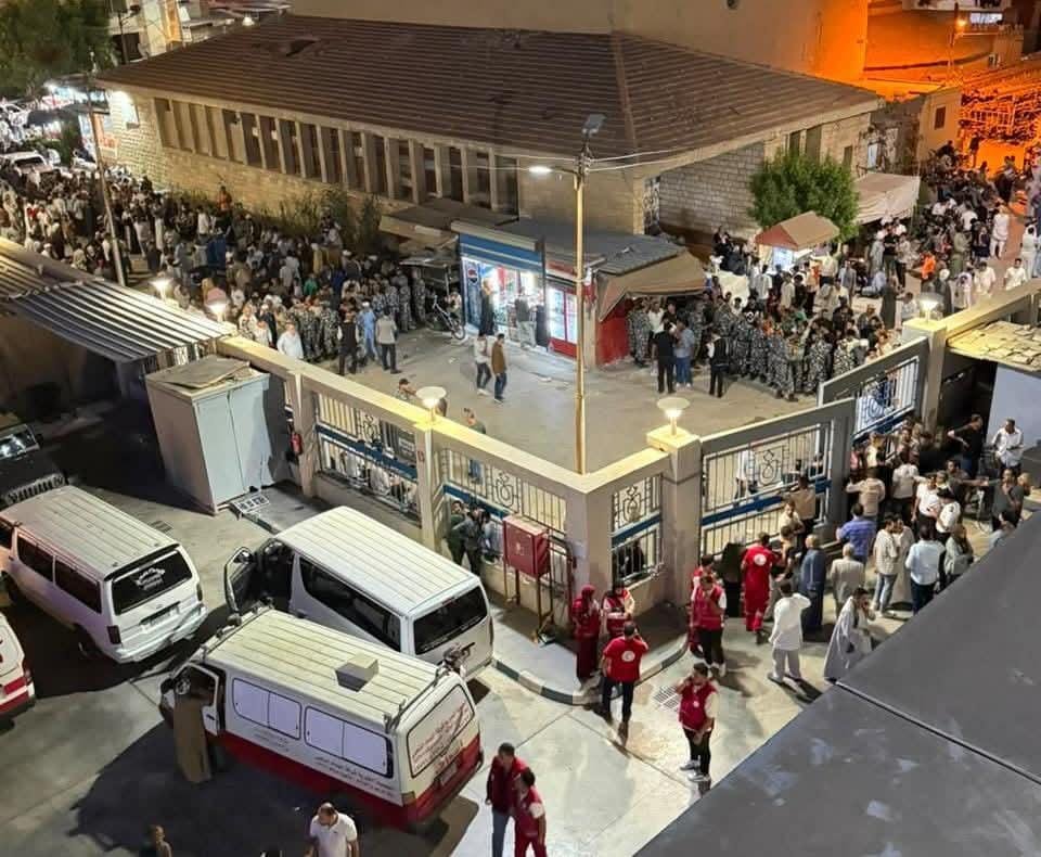 الهلال الأحمر يساند أسر ضحايا حادث عمال الإسماعيلية في إجراءات الدفن ويقدم الدعم النفسي