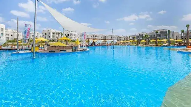 الليلة بـ844 ألف جنيه.. 20 صورة لـ أغلى مصايف سيدي عبد الرحمن 2026