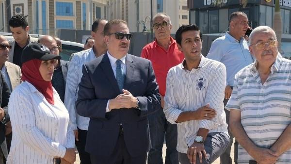 محافظ بورسعيد يتفقد أعمال رفع كفاءة "شارع أرض النجيلة" بحي الشرق