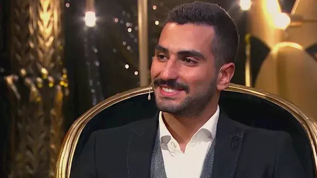 محمد الشرنوبي يثير الجدل بـ"زي الغجر".. وشعراء ونقاد: "عبث"