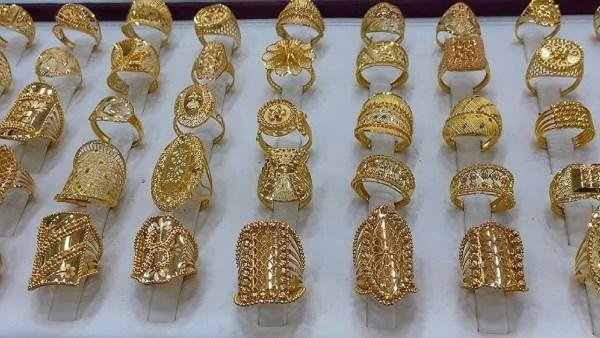 بعد تخطيه 6000.. تراجع مفاجئ يضرب سعر الذهب وعيار 21 يخسر 1700 جنيه من القمة