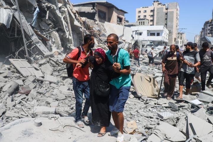 إصابة 17 في غزة بقصف وإطلاق نار إسرائيلي استهدف نازحين ومدنيين