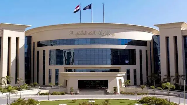 مصدر أمني ينفي إصدار الداخلية قرارًا بإبعاد عدد من المواطنين إلى خارج البلاد