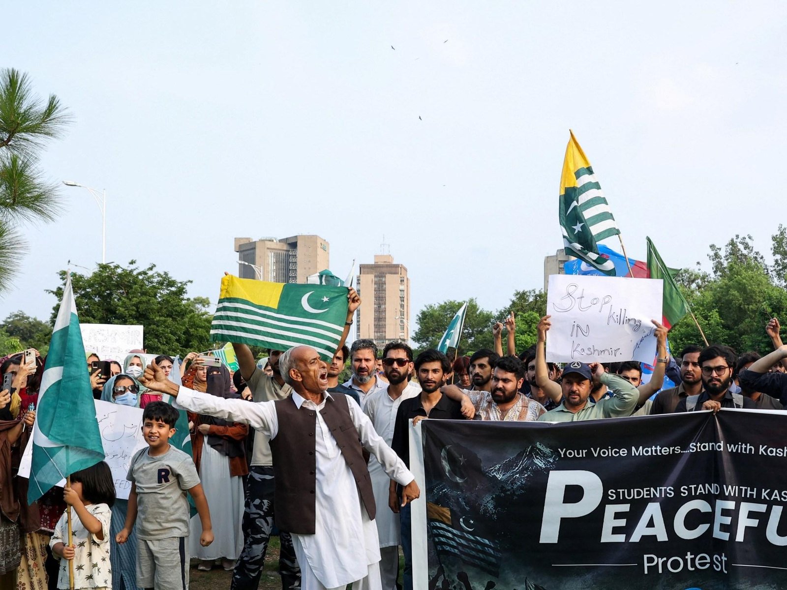 Islamabad residents rally in solidarity with Kashmir protests