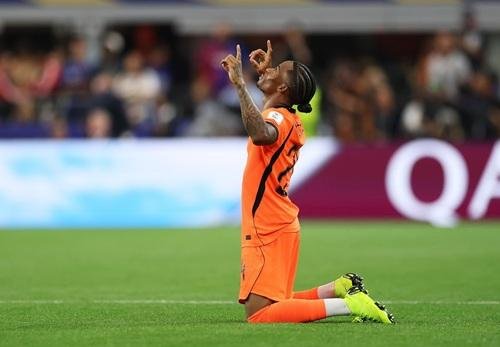 تقارير: الهلال يحسم صفقة نجم منتخب هولندا