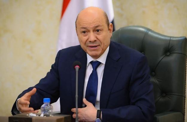 اليمن: العليمي يدعو واشنطن إلى موقف أقوى تجاه التصعيد الحوثي وحماية المنشآت والممرات البحرية