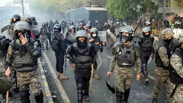 باكستان تحت الهجوم بـ"المسيّرات".. 10 قتلى من الشرطة و15 مسلحًا