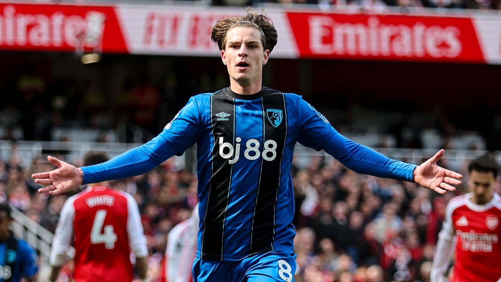 Arsenal, Chelsea and Man Utd target Scott rejects new Bournemouth contract
