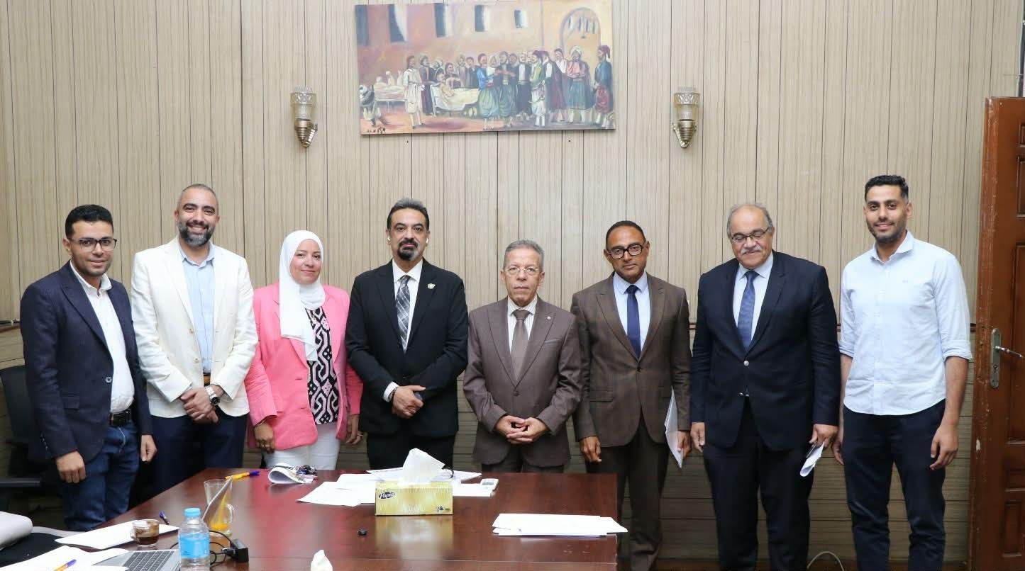 الأطباء تعقد ورشة عمل لمناقشة إعداد ملحق للائحة آداب المهنة ينظم الظهور الإعلامي للأطباء